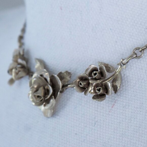 Vintage 80s Silver Tone Tin Formed Rose Necklace - Picture 4 of 8